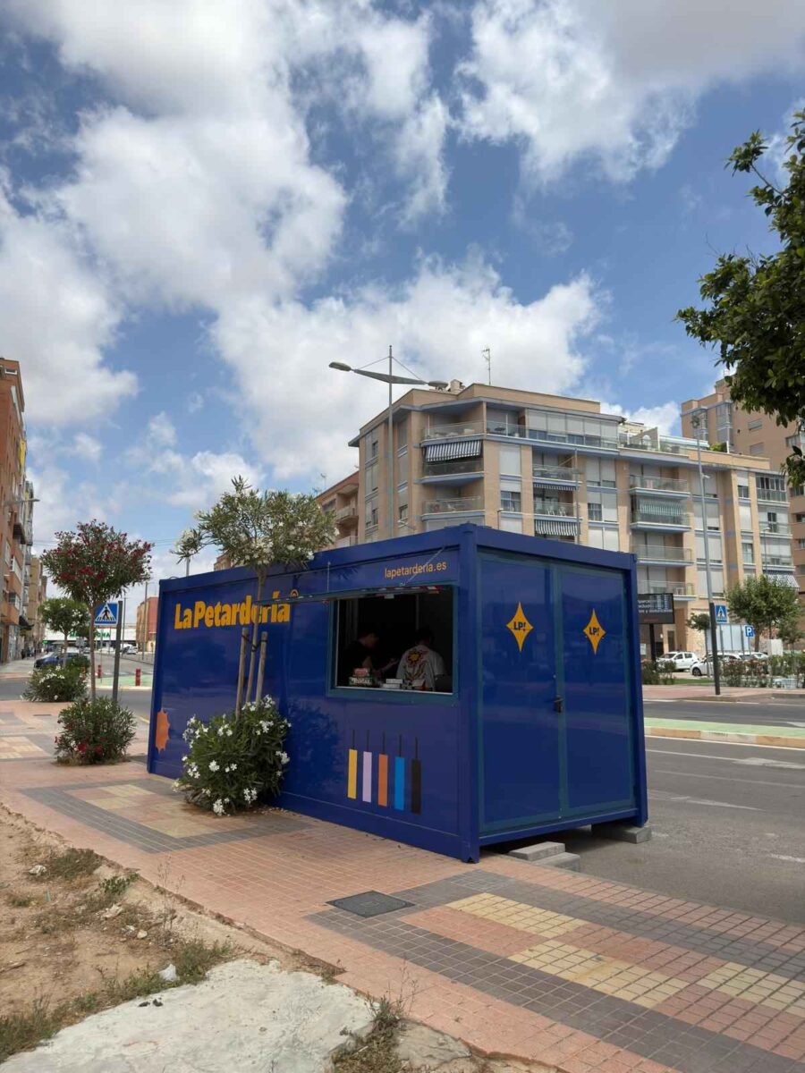 La Petardería de Mandarache en Cartagena, punto de venta de petardos, tracas, bengalas y pirotecnia recreativa para San Juan y fiestas populares